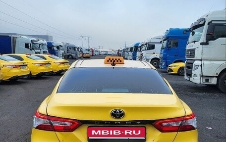 Toyota Camry, 2021 год, 1 650 000 рублей, 4 фотография