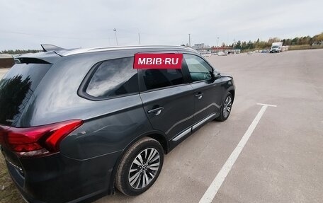 Mitsubishi Outlander III рестайлинг 3, 2019 год, 2 150 000 рублей, 4 фотография