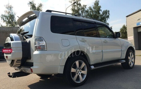 Mitsubishi Pajero IV рестайлинг 2, 2015 год, 1 890 000 рублей, 4 фотография