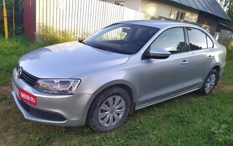 Volkswagen Jetta VII, 2013 год, 800 000 рублей, 3 фотография