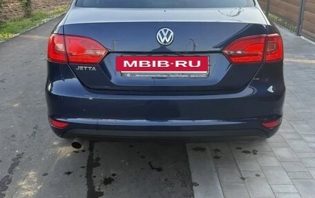 Volkswagen Jetta VII, 2013 год, 900 000 рублей, 4 фотография