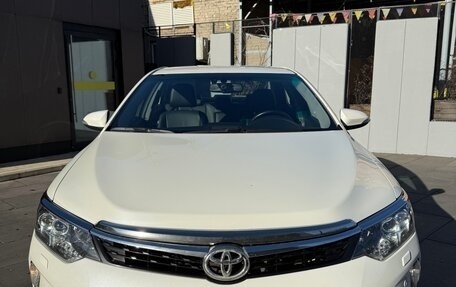Toyota Camry, 2017 год, 2 350 000 рублей, 2 фотография