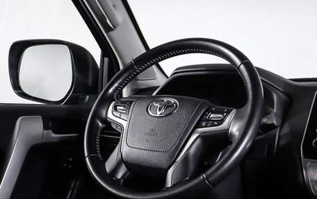 Toyota Land Cruiser Prado 150 рестайлинг, 2021 год, 5 350 000 рублей, 9 фотография