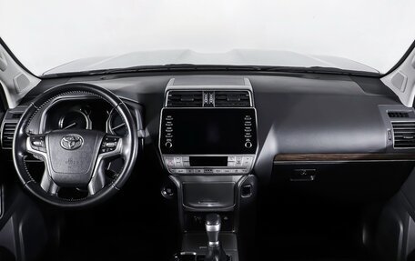 Toyota Land Cruiser Prado 150 рестайлинг, 2021 год, 5 350 000 рублей, 12 фотография