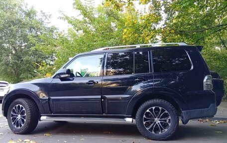 Mitsubishi Pajero IV рестайлинг 2, 2007 год, 1 800 000 рублей, 11 фотография