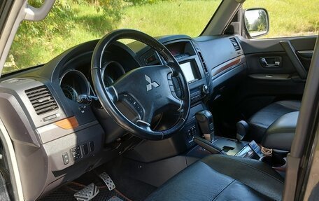 Mitsubishi Pajero IV рестайлинг 2, 2007 год, 1 800 000 рублей, 13 фотография