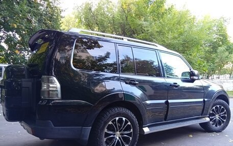 Mitsubishi Pajero IV рестайлинг 2, 2007 год, 1 800 000 рублей, 10 фотография