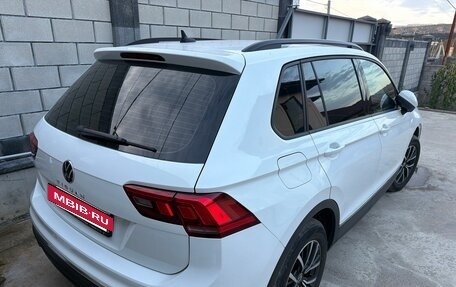 Volkswagen Tiguan II, 2021 год, 2 390 000 рублей, 2 фотография