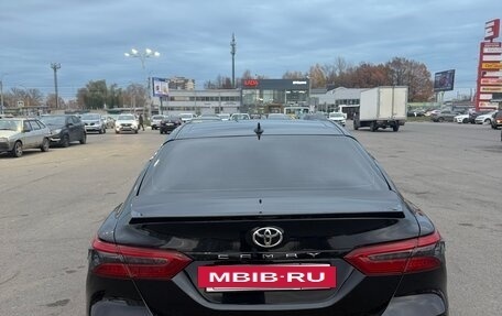Toyota Camry, 2021 год, 3 550 000 рублей, 5 фотография