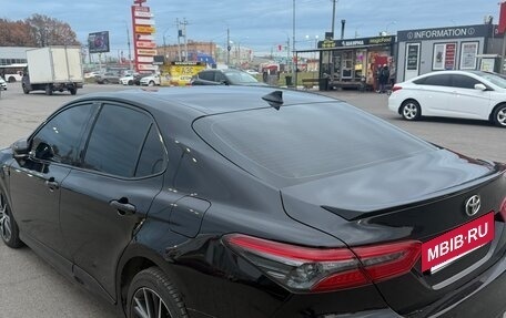 Toyota Camry, 2021 год, 3 550 000 рублей, 4 фотография