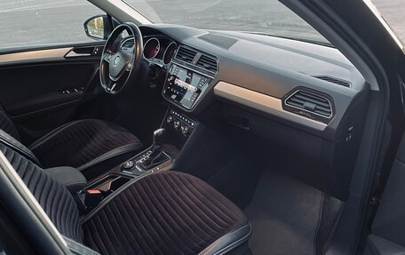 Volkswagen Tiguan II, 2018 год, 2 380 000 рублей, 9 фотография