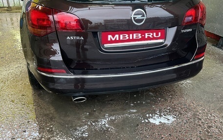 Opel Astra J, 2013 год, 700 000 рублей, 2 фотография