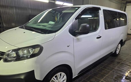 Opel Vivaro, 2021 год, 2 550 000 рублей, 2 фотография