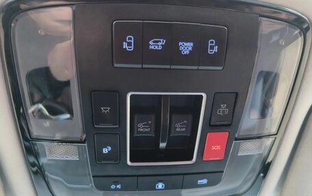 Hyundai Staria, 2023 год, 6 300 000 рублей, 5 фотография