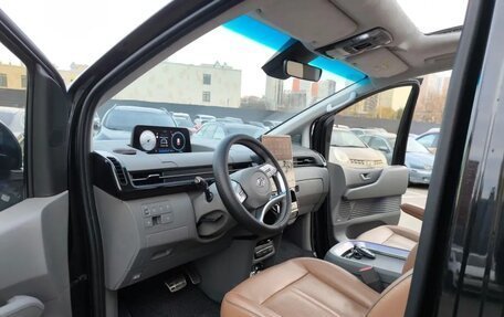 Hyundai Staria, 2023 год, 6 300 000 рублей, 2 фотография