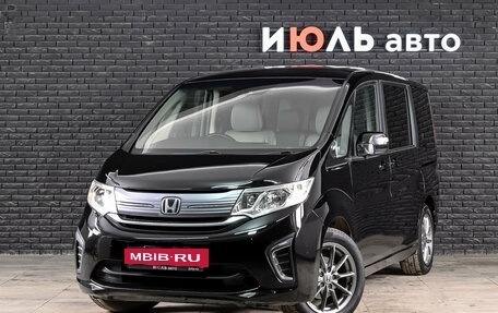 Honda Stepwgn IV рестайлинг, 2015 год, 1 550 000 рублей, 2 фотография