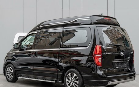 Hyundai Grand Starex Grand Starex I рестайлинг 2, 2020 год, 4 470 000 рублей, 2 фотография