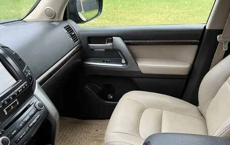 Toyota Land Cruiser 200, 2010 год, 3 200 000 рублей, 17 фотография