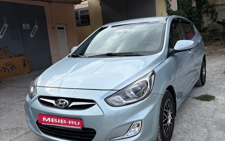 Hyundai Solaris II рестайлинг, 2011 год, 620 000 рублей, 3 фотография