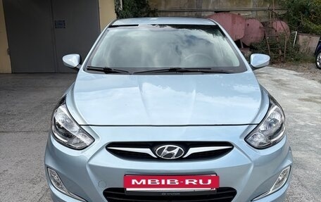 Hyundai Solaris II рестайлинг, 2011 год, 620 000 рублей, 2 фотография