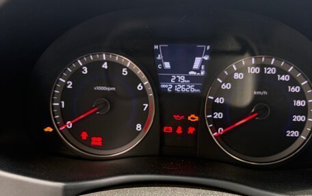 Hyundai Solaris II рестайлинг, 2011 год, 620 000 рублей, 18 фотография
