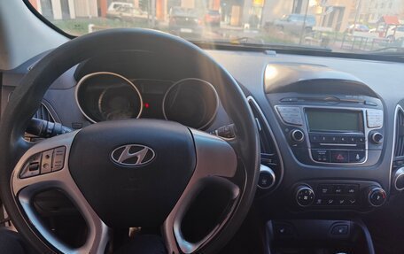 Hyundai ix35 I рестайлинг, 2013 год, 950 000 рублей, 10 фотография