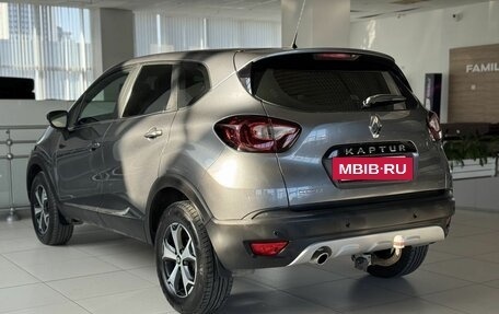 Renault Kaptur I рестайлинг, 2017 год, 1 333 000 рублей, 6 фотография