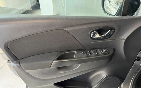 Renault Kaptur I рестайлинг, 2017 год, 1 333 000 рублей, 28 фотография
