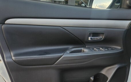 Mitsubishi Outlander III рестайлинг 3, 2013 год, 1 220 000 рублей, 5 фотография