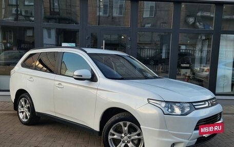 Mitsubishi Outlander III рестайлинг 3, 2013 год, 1 220 000 рублей, 2 фотография