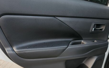 Mitsubishi Outlander III рестайлинг 3, 2013 год, 1 220 000 рублей, 15 фотография