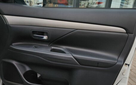 Mitsubishi Outlander III рестайлинг 3, 2013 год, 1 220 000 рублей, 22 фотография