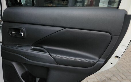 Mitsubishi Outlander III рестайлинг 3, 2013 год, 1 220 000 рублей, 20 фотография