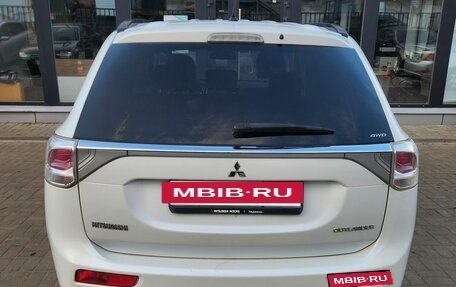 Mitsubishi Outlander III рестайлинг 3, 2013 год, 1 220 000 рублей, 18 фотография