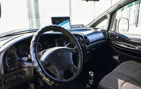 Hyundai H-1 II рестайлинг, 2003 год, 499 000 рублей, 13 фотография