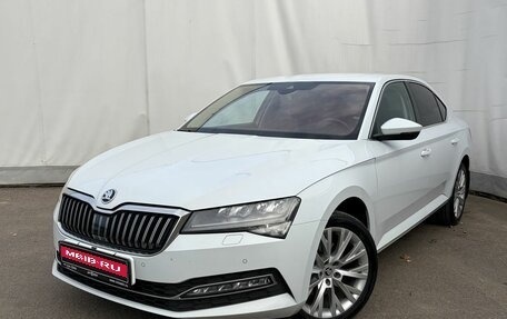 Skoda Superb III рестайлинг, 2022 год, 2 890 000 рублей, 1 фотография
