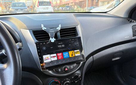 Hyundai Solaris II рестайлинг, 2012 год, 750 000 рублей, 10 фотография