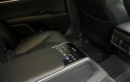 Toyota Camry, 2019 год, 2 350 000 рублей, 2 фотография