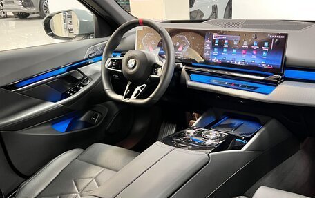 BMW 5 серия, 2025 год, 9 250 000 рублей, 15 фотография
