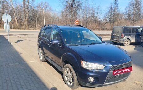 Mitsubishi Outlander III рестайлинг 3, 2010 год, 900 000 рублей, 2 фотография