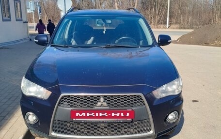 Mitsubishi Outlander III рестайлинг 3, 2010 год, 900 000 рублей, 8 фотография