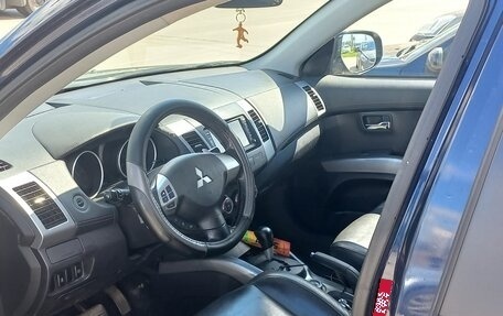 Mitsubishi Outlander III рестайлинг 3, 2010 год, 900 000 рублей, 10 фотография