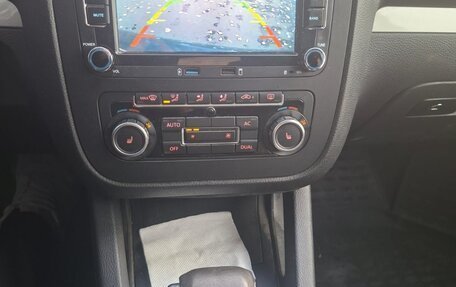Volkswagen Jetta VII, 2010 год, 380 000 рублей, 6 фотография