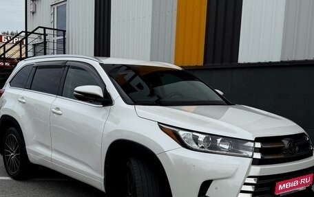 Toyota Highlander III, 2018 год, 3 490 000 рублей, 1 фотография