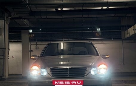 Mercedes-Benz C-Класс, 2005 год, 950 000 рублей, 4 фотография