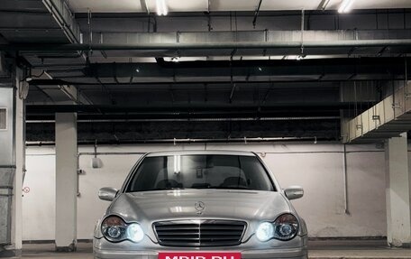 Mercedes-Benz C-Класс, 2005 год, 950 000 рублей, 3 фотография