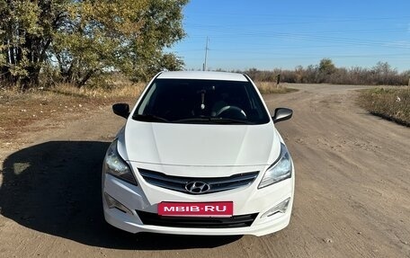 Hyundai Solaris II рестайлинг, 2014 год, 900 000 рублей, 1 фотография