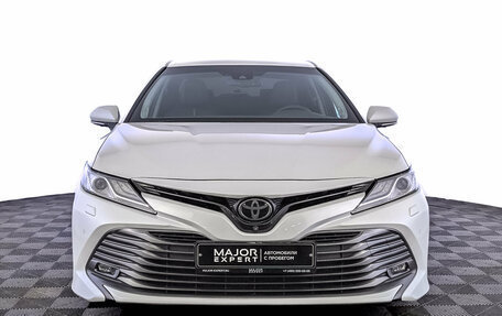 Toyota Camry, 2020 год, 3 190 000 рублей, 2 фотография