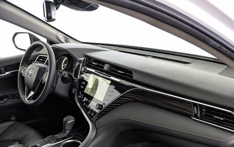 Toyota Camry, 2020 год, 3 190 000 рублей, 13 фотография