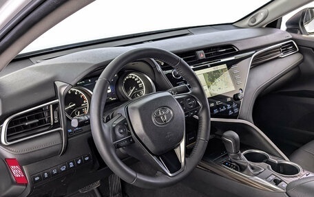 Toyota Camry, 2020 год, 3 190 000 рублей, 15 фотография